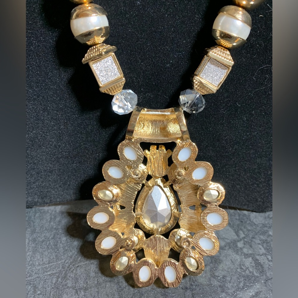 Faux Pearl & Rhinestone Statement Necklace - Picture 3 of 3